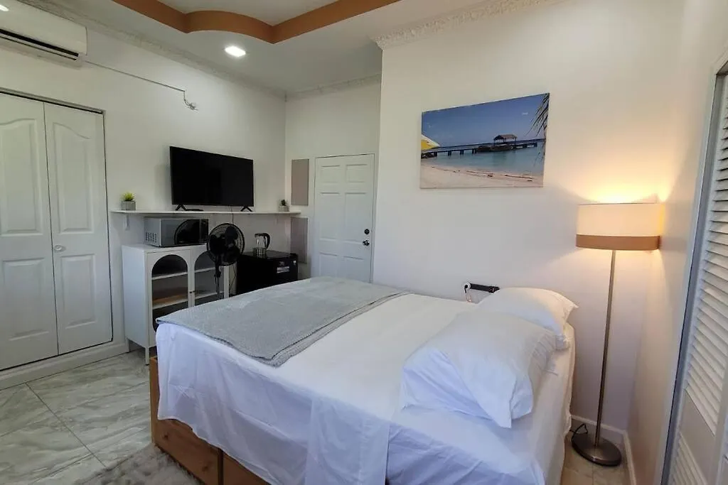 Cozy Guest Suite In Gated Compound Jerningham Junction 아파트